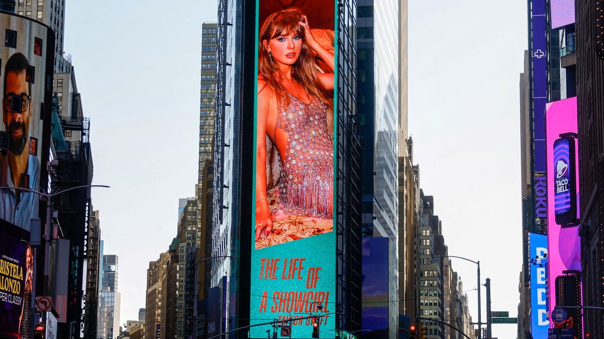 Fanoušci Taylor Swift se sjeli do německého muzea. Obraz připomíná její hit